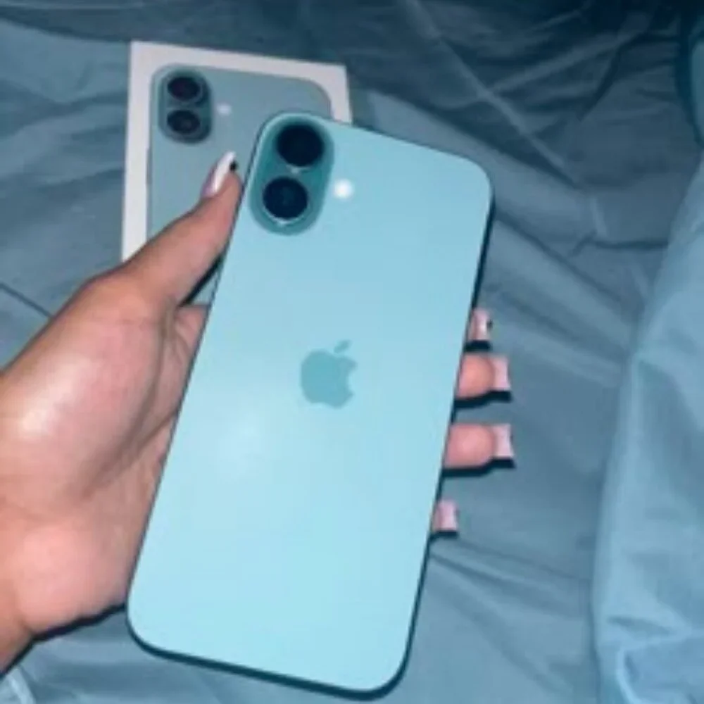 iPhone 16 teal